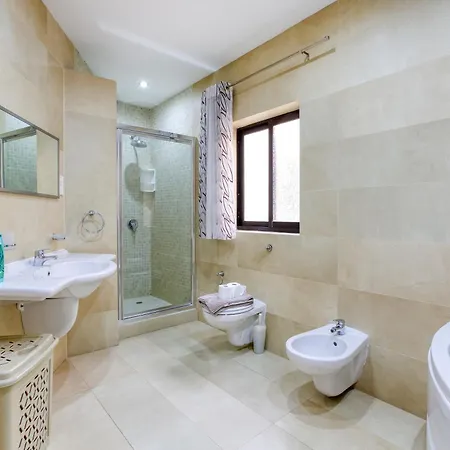 Beautiful, 3br Seafront In Ferries By 360 Estates Lägenhet Sliema