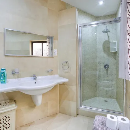 Beautiful, 3br Seafront In Ferries By 360 Estates شقة *
