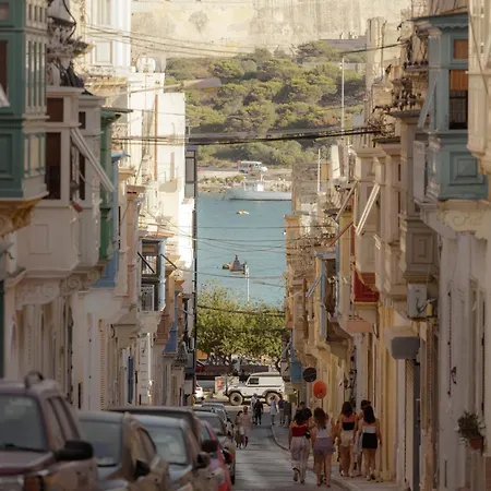 Beautiful, 3br Seafront In Ferries By 360 Estates Sliema