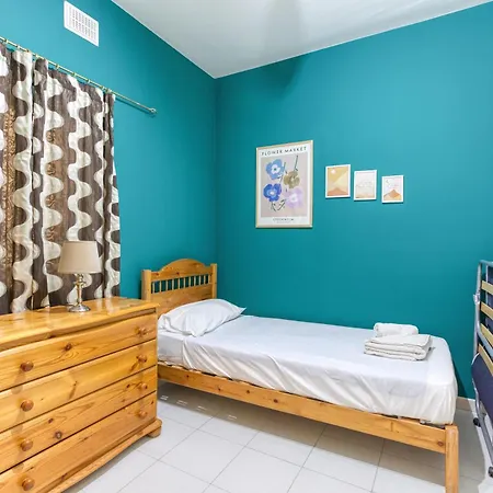 Apartament Beautiful, 3br Seafront In Ferries By 360 Estates *
