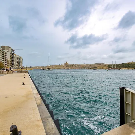 Daire Beautiful, 3br Seafront In Ferries By 360 Estates *